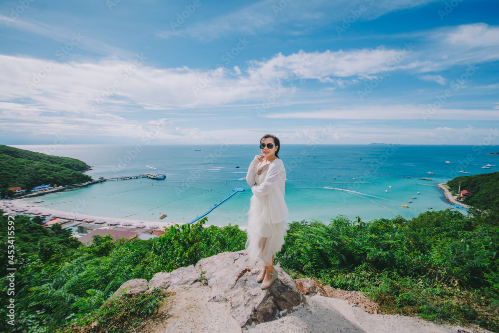 Travel to take photos on vacation at the sea. Travel to take photos on vacation at the sea.