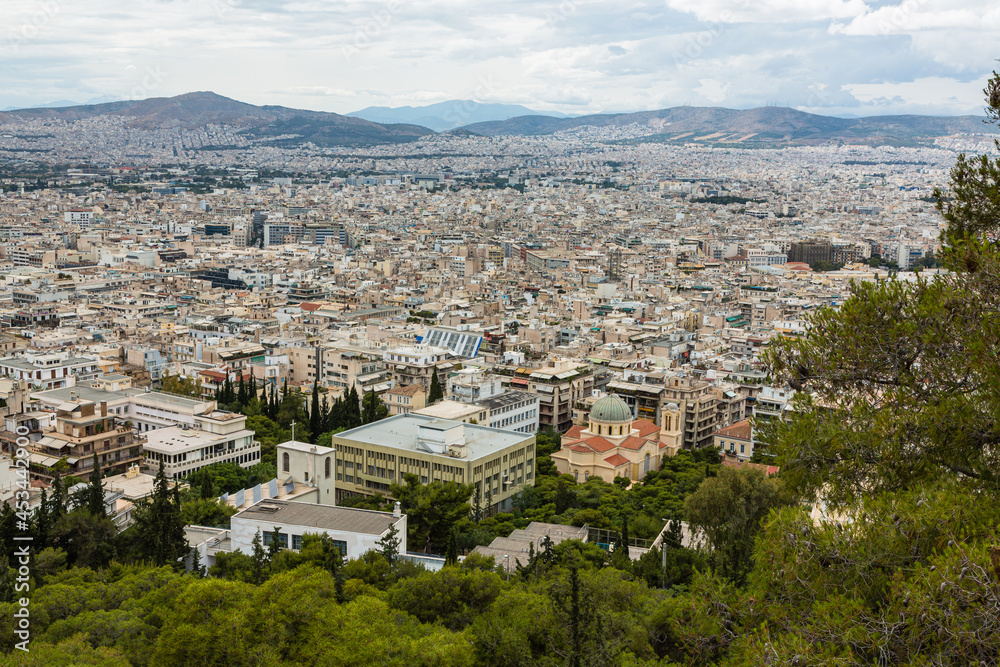 ギリシャ　アテネのリカヴィトスの丘の頂上から見えるアテネの街並み