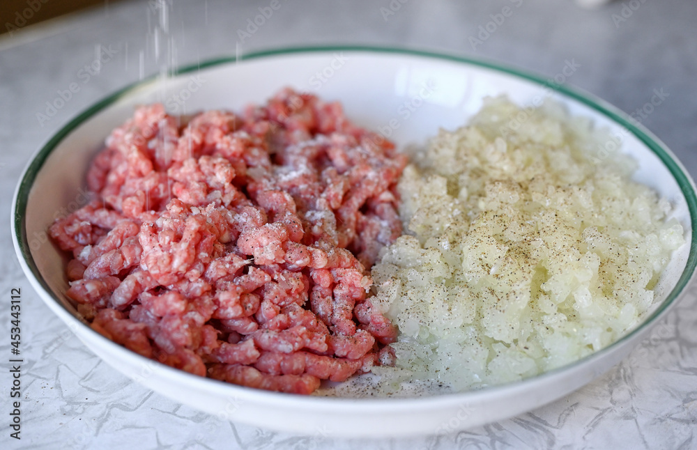 Step by step instructions. Step two. How to make a puff pastry product with meat at home. Season with salt and pepper the minced meat and chopped onion. Step by step instructions. Step two. How to make a puff pastry product with meat at home. Season with salt and pepper the minced meat and chopped onion.