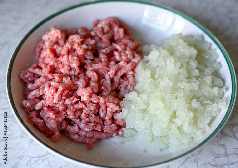 Step by step instructions. Step one. How to make a puff pastry product with meat at home. Prepare minced meat and chopped onions. Step by step instructions. Step one. How to make a puff pastry product with meat at home. Prepare minced meat and chopped onions.