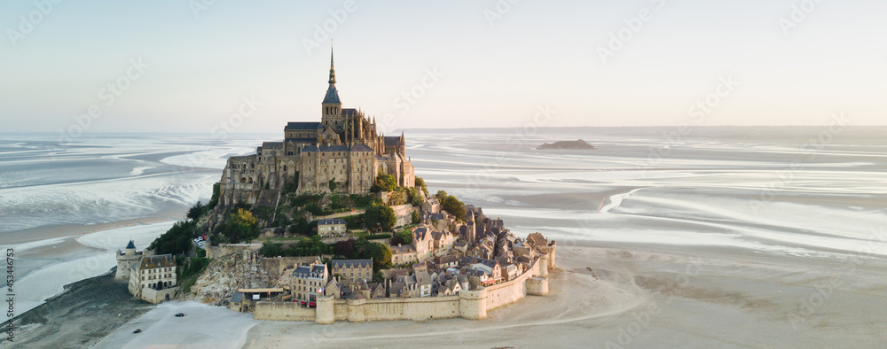 Le Mont Saint-Michel tidal island in beautiful twilight at dusk, Normandy, France - obrazy, fototapety, plakaty 