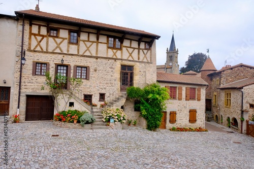 village médiéval le crozet loire photo