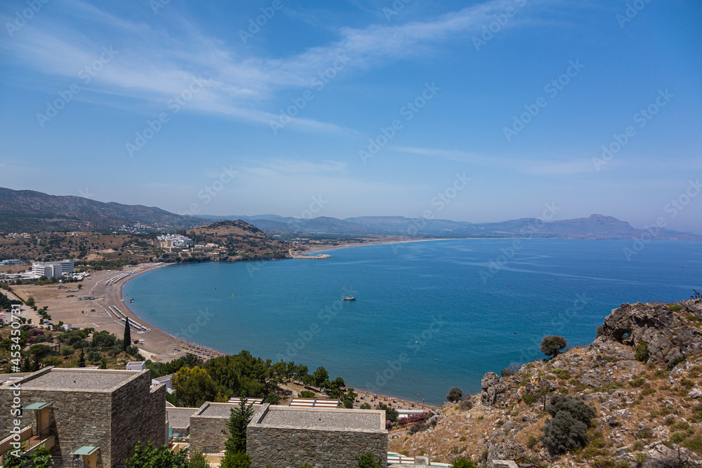 ギリシャ　ロードス島にあるリンドスの丘から望むヴリチャの海岸