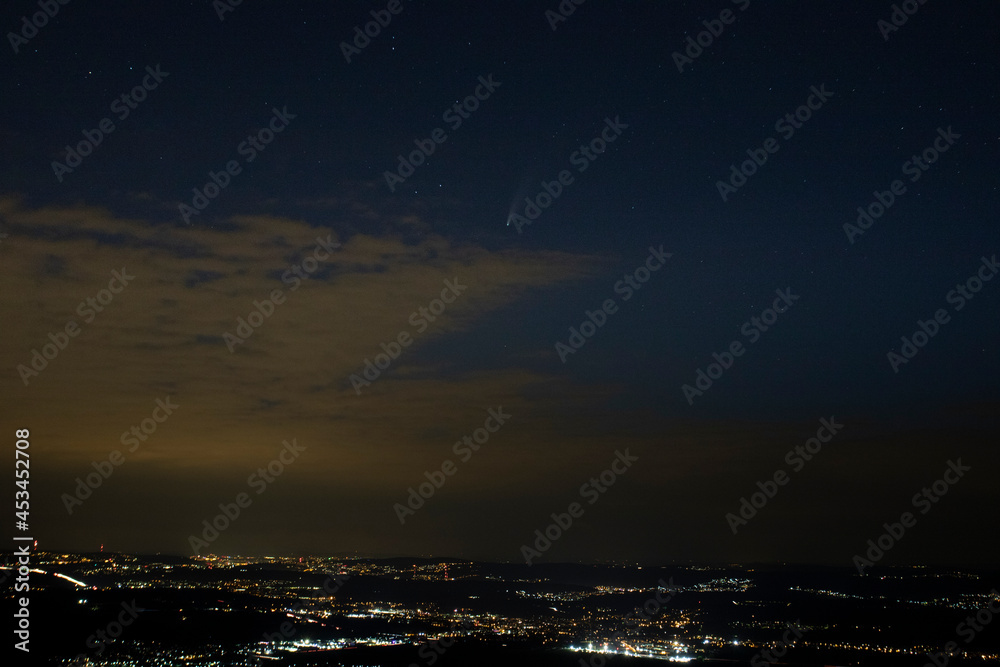 Nachtaufnahme vom Breitenstein mit Komet Neowise