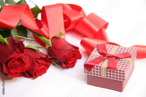 Gift box and red roses. Heart.