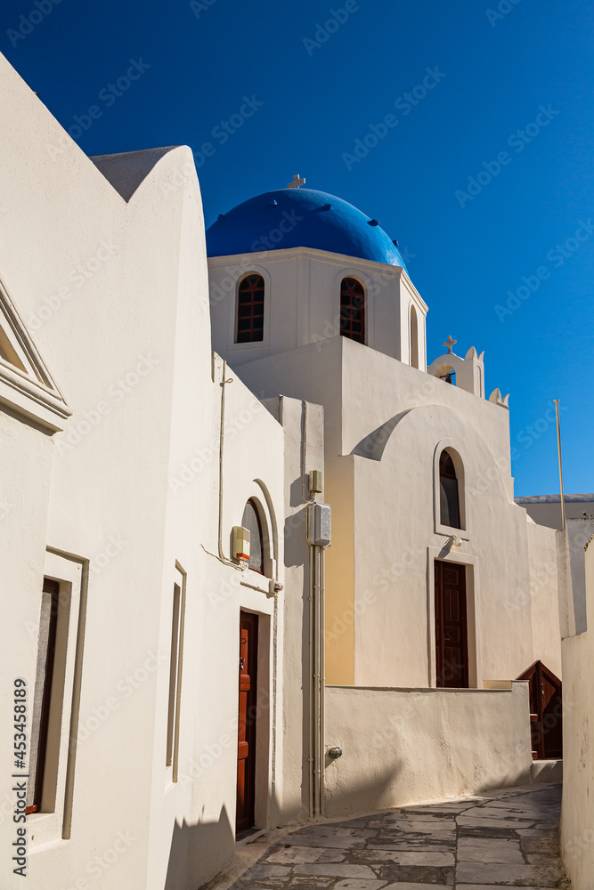 ギリシャ　サントリーニ島のイアのブルードームのパナギア教会　Church of Panagia Platsani