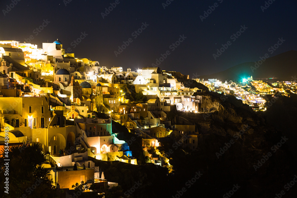ギリシャ　サントリーニ島のイアの夜景