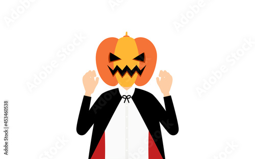 ハロウィンの仮装、カボチャのお化け姿の男の子が両手を構えて驚かせるポーズ
