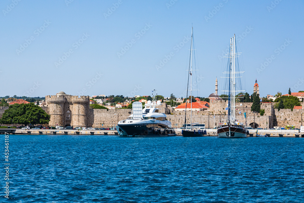 ギリシャ　ロードス島のロードスの城塞の城壁と門　Sea Gate