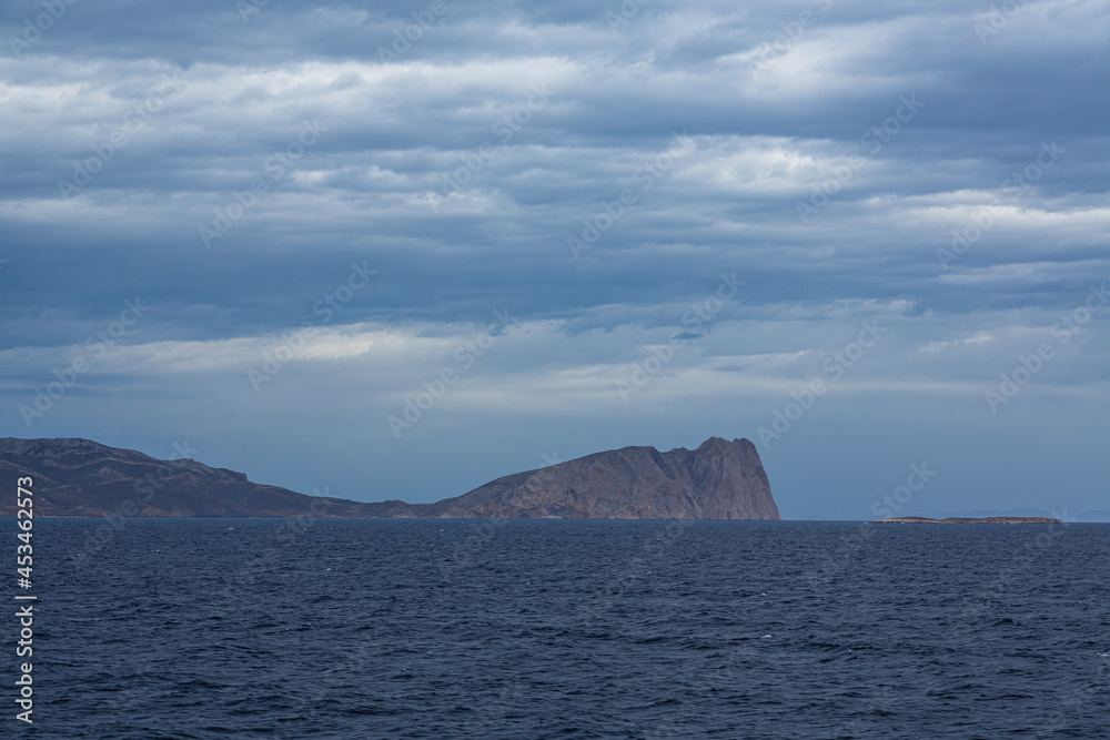 ギリシャのフェリーの船上から見える島