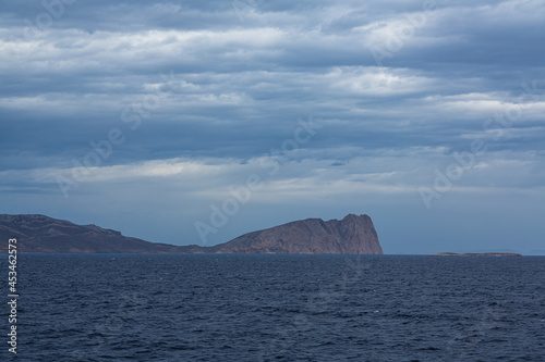 ギリシャのフェリーの船上から見える島