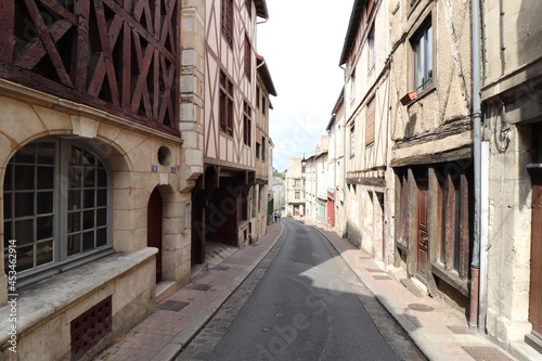Rue typique dans la ville  ville de Poitiers  departement de la Vienne  France