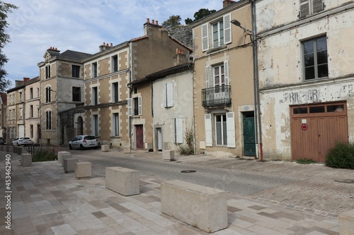 Fototapeta Naklejka Na Ścianę i Meble -  Rue typique dans la ville, ville de Poitiers, departement de la Vienne, France