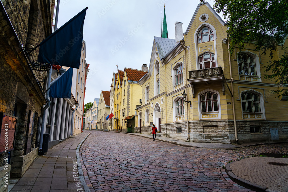 Beautiful cobbled street with its colorful medieval houses in the city of Tallinn.
