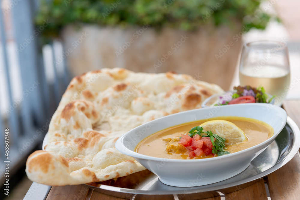 カレーとナン レモンチキンカレー カレーとナン レモンチキンカレー