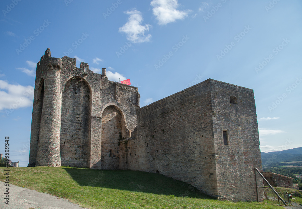 Le donjon du château médiéval de Rochemaure en Ardèche