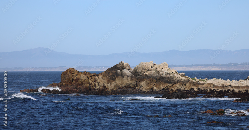 sea and rocks