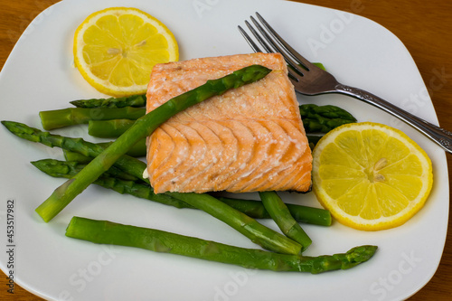 baked salmon and asparagus with slice of lemon