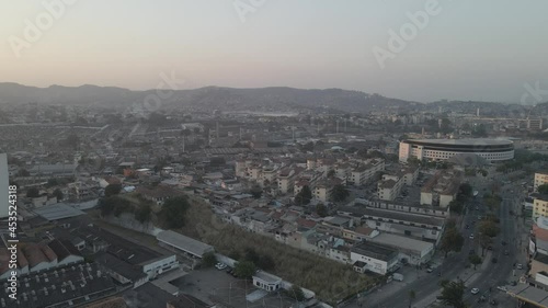 Wallpaper Mural Imágem aérea da Avenida Dom Hélder Câmara como residências, industria e comércio com por do sol ao fundo na zona norte da cidade do Rio de Janeiro. Torontodigital.ca