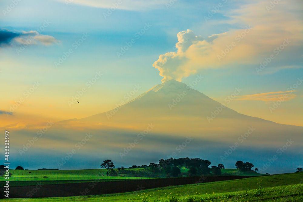 Amanecer en el Popocatépetl