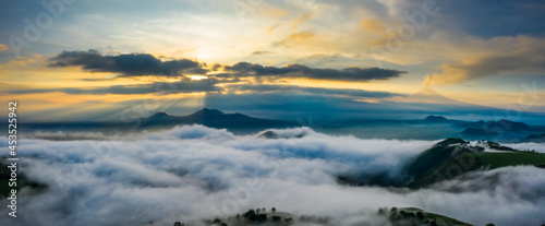 Bild auf Leinwand Amanecer en el Popocatépetl