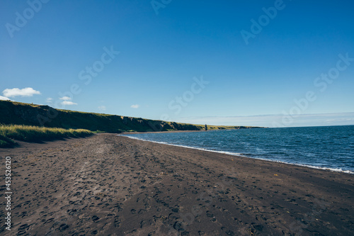 Iceland ocean beach cliffs © Martin