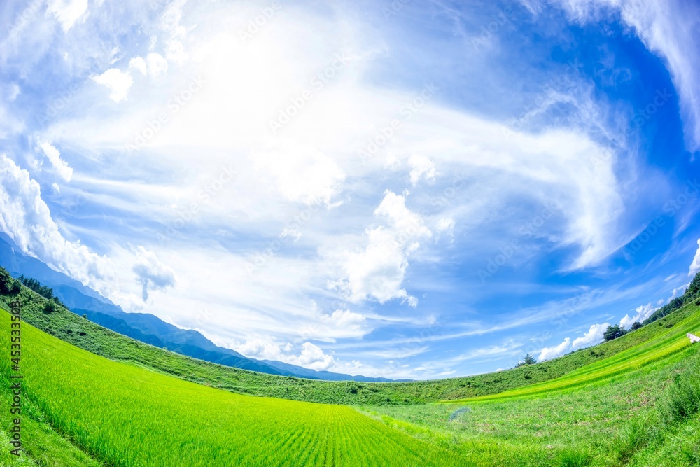 Fototapeta premium 空と雲と大地 南アルプスを望む