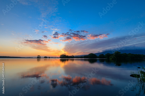 大沼国定公園大沼湖畔夜明けの風景