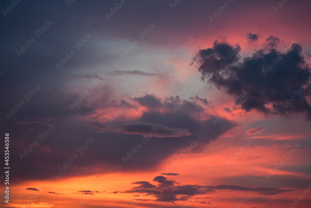 Fototapeta premium red sky before the rain