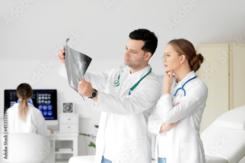 Young doctors studying x-ra...