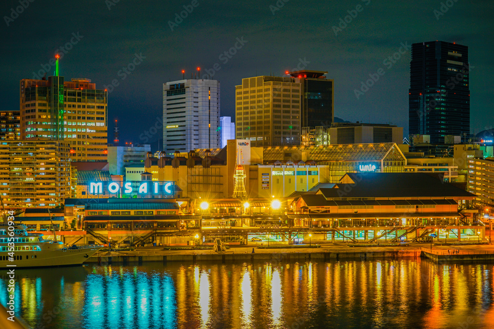 Obraz premium 神戸市、メリケンパーク・ハーバーランドの夜景