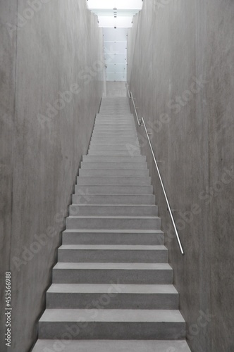 Escada infinita em betão