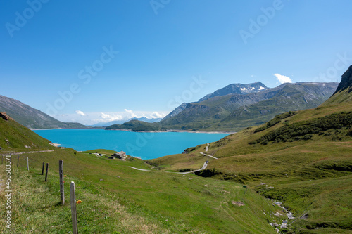 Lac du Mont Cenis dans le département de la Savoie dans les Alpes en France en été
