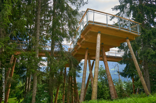 Wooden structure in Swiss Alps © Valentine