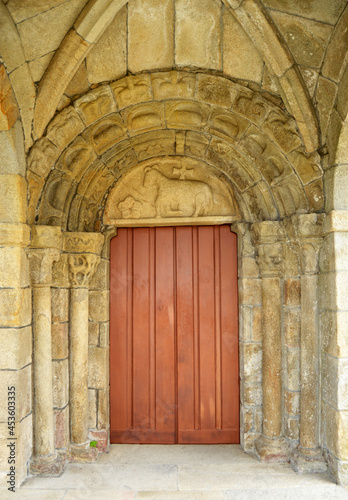 Portada de la iglesia de Santa María de Caldas de Reis, provincia de Pontevedra, Galicia España. Caldas de Reis está en el Camino Portugués del Camino de Santiago