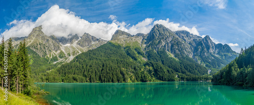 kristallklarer Antholzer See (Ahrntal) vor Alpen-Panorama  im Obertal in Südtirol Italien am Alpen Naturpark Riesenferner-Ahrn photo