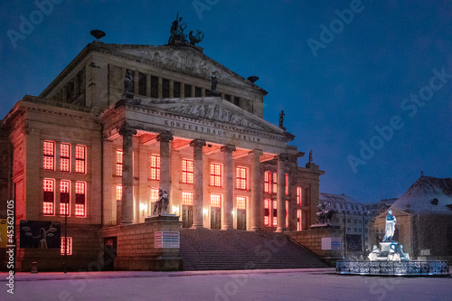 Konzerthaus Berlin beleuchtet bei Schnee photo