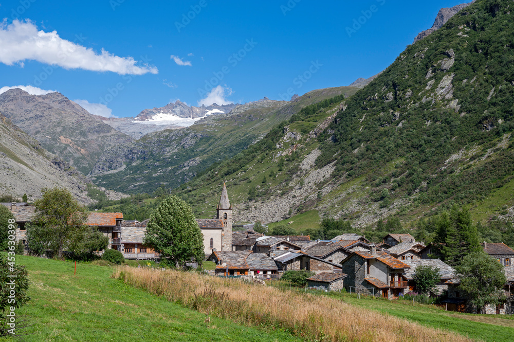 Paysage de montagne dans le Parc National de la Vanoise autour du village de Bonneval-sur-Arc dans les Alpes dans le département de la savoie en été en France