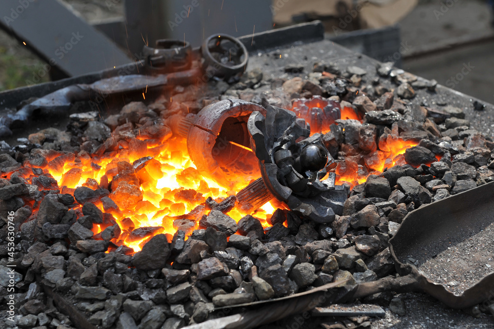 Heating of metal blanks in a forging furnace for forging. Heating of metal blanks in a forging furnace for forging.