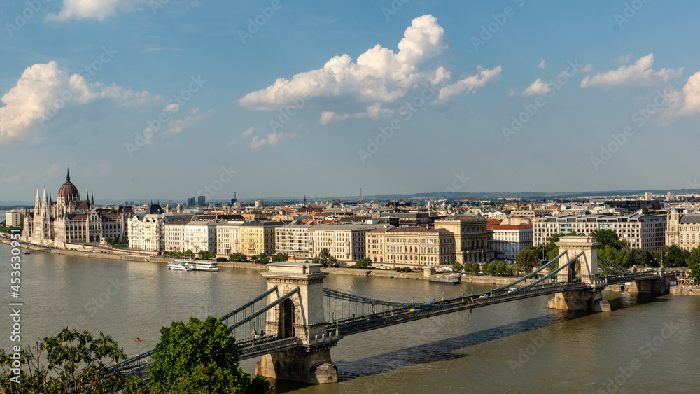 Kettenbrücke - Parlamentsgbäude Budapest Ungarn