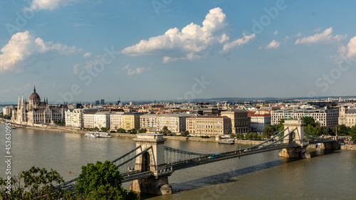 Kettenbrücke - Parlamentsgbäude Budapest Ungarn © ibrahim