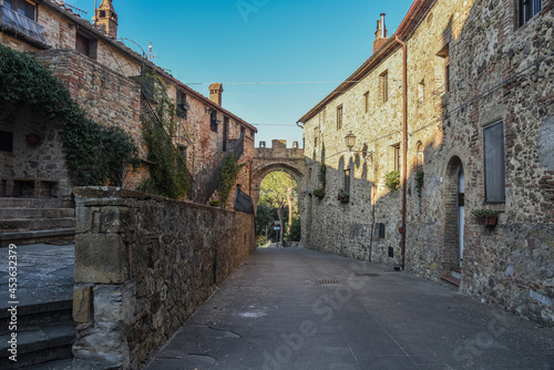 Stradina in un borgo medievale