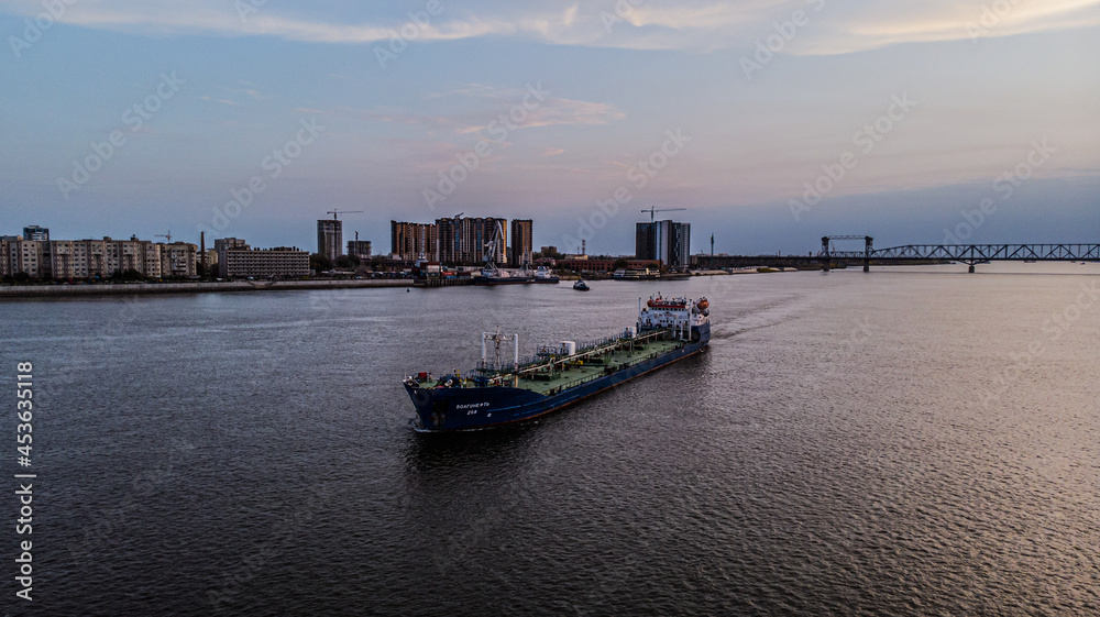Naklejka premium a ship on the volga in astrakhan