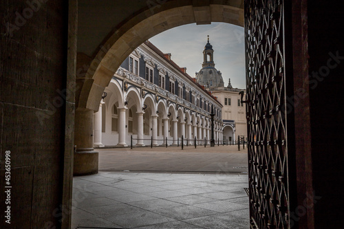 Historischer Reitstall in Dresden © parallel_dream
