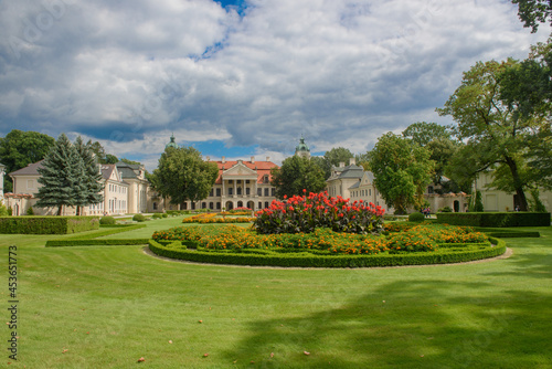 Ogród przed pałacem Zamoyskich photo