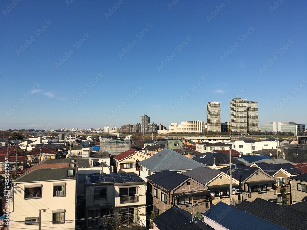 Fototapeta premium 多摩川周辺の住宅街の風景 神奈川県川崎市と東京都大田区