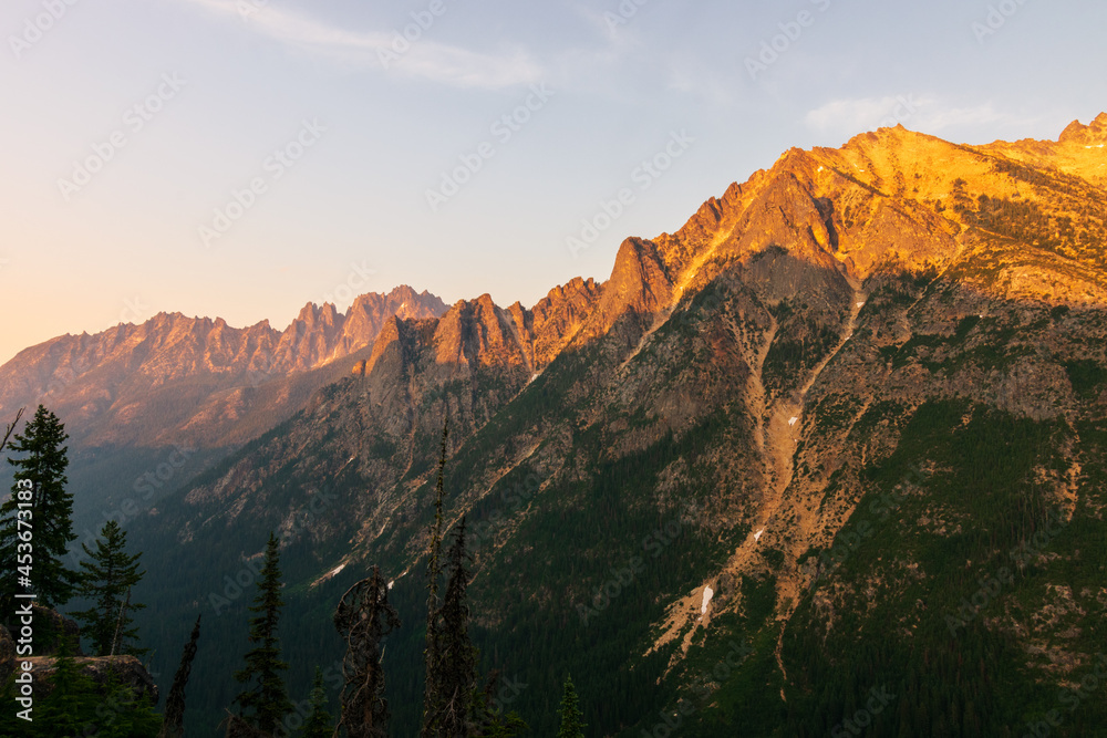 Fototapeta premium Evening Sun in The North Cascades