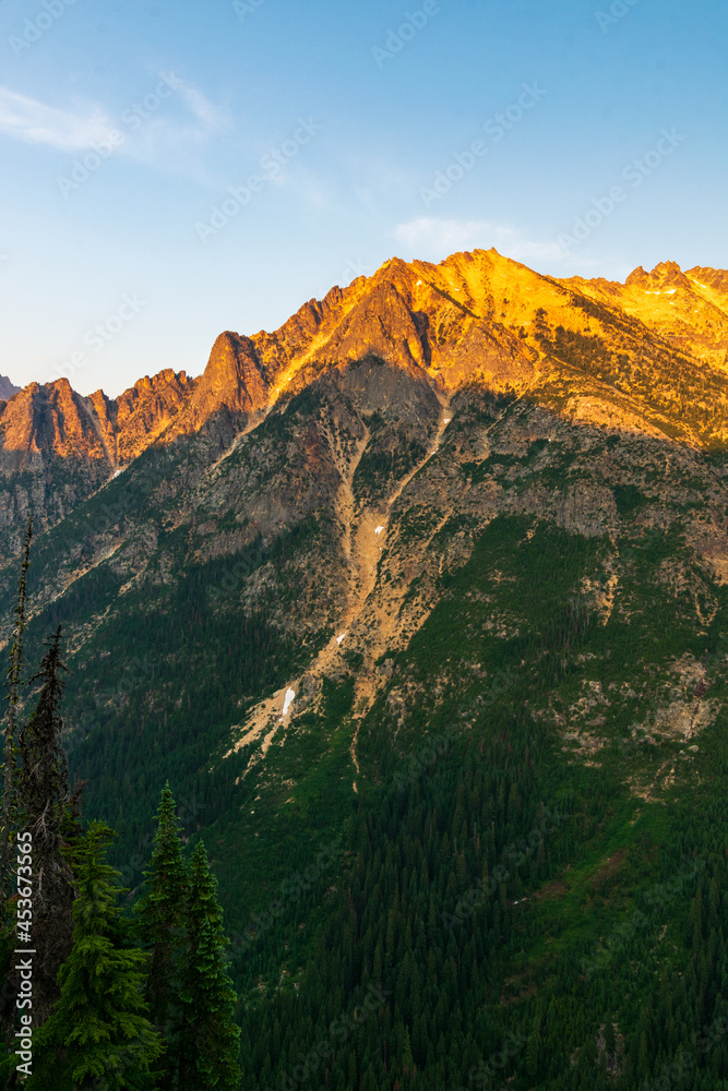 Fototapeta premium Evening Sun in The North Cascades