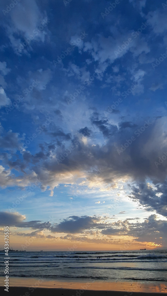 Fototapeta premium sunset over the sea