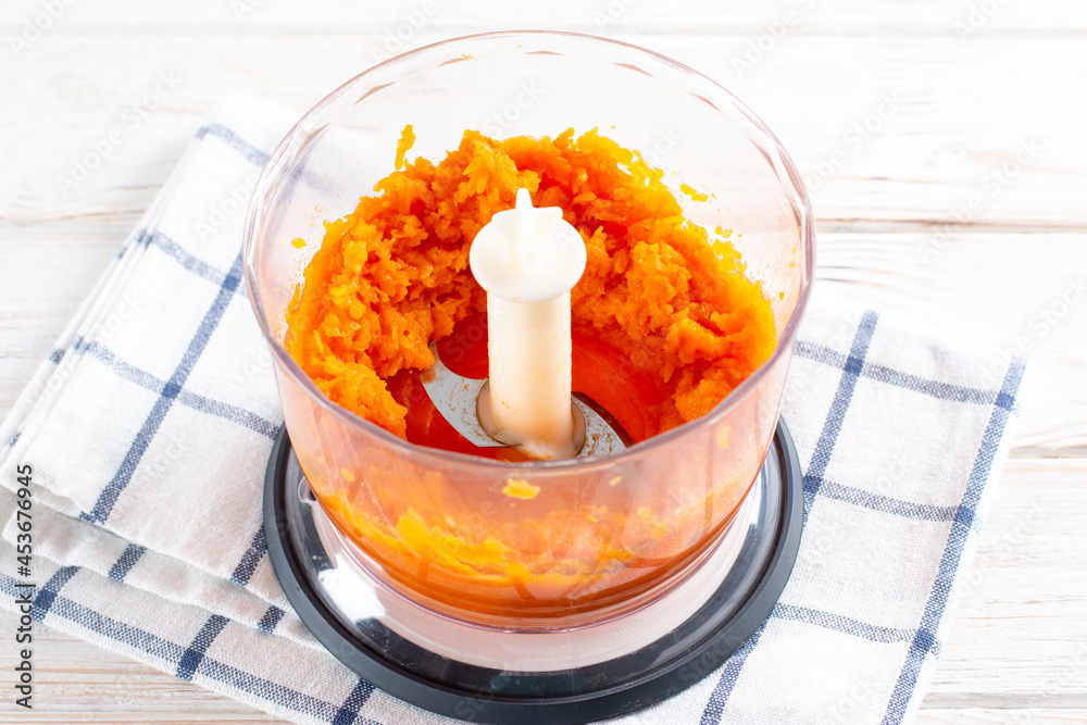 Pumpkin puree in a pumpkin gnocchi blender. Step by step Pumpkin puree in a pumpkin gnocchi blender. Step by step